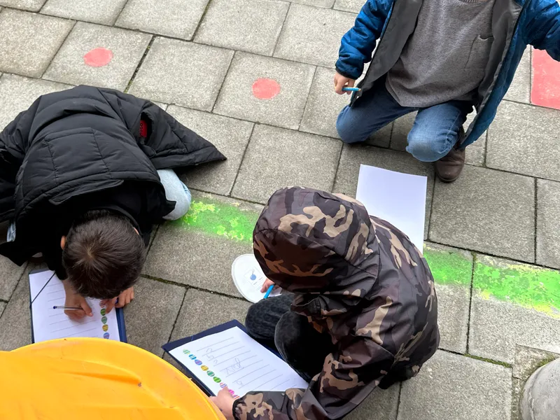 kom van dat gat af